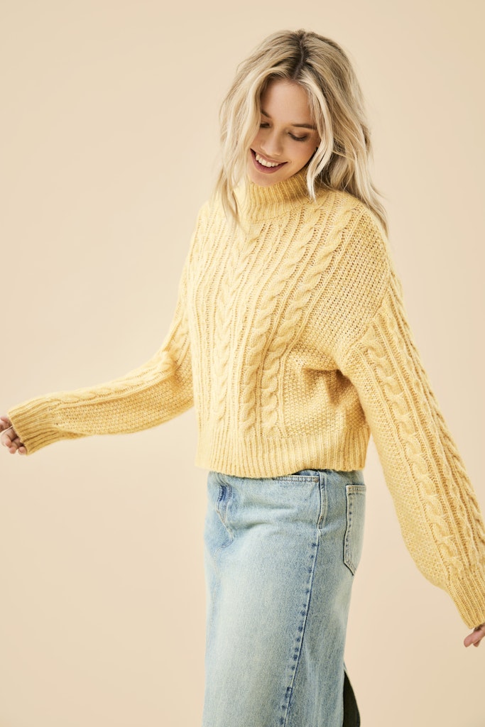HIGH NECK KNIT