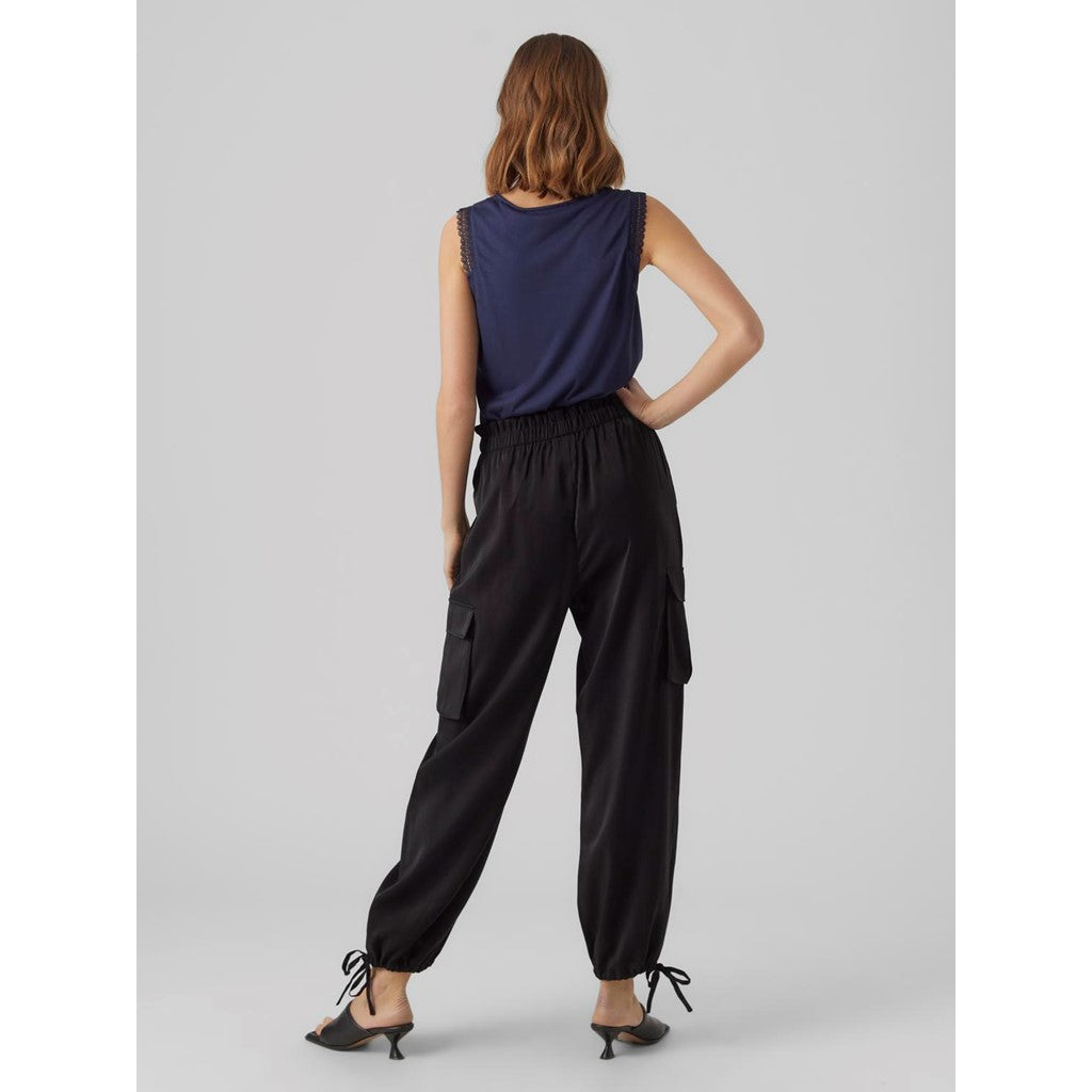 SLEEVELESS TOP